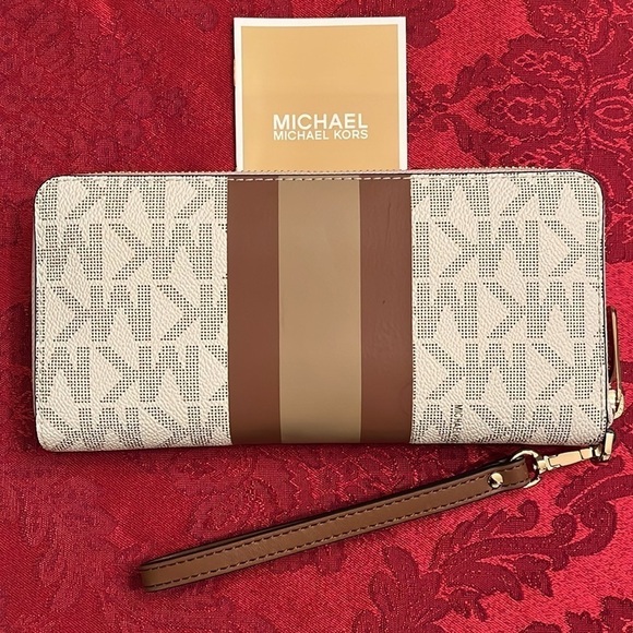 Brand New Michael Kors Large Vanilla Center Stripe Zip Around Wristlet Wallet - Picture 7 of 16